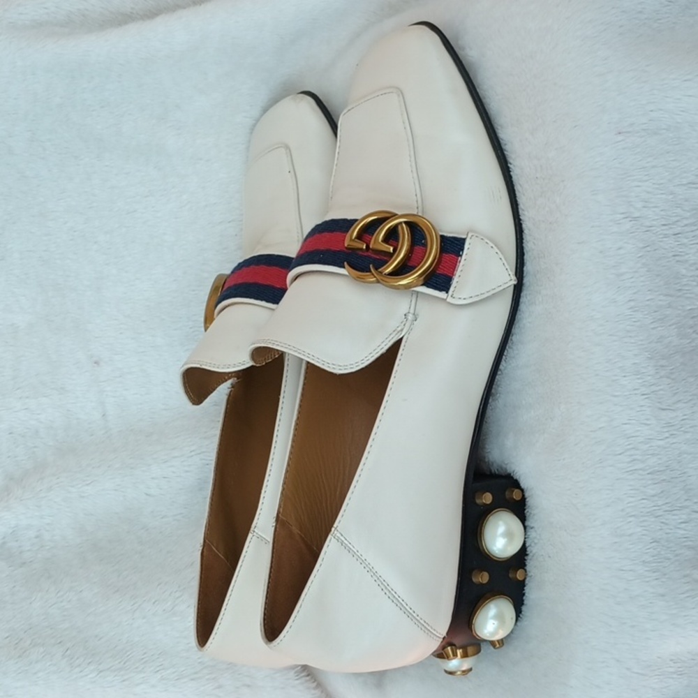 Gucci loafers in cream leather with faux pearl heels White
